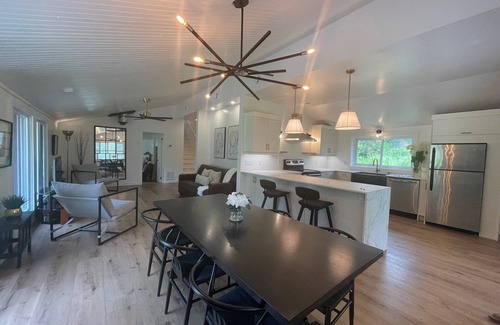 Picton House | Gorgeous Waterfront Lake House near Sandbanks Beach with Kayaks and Beach Pass.