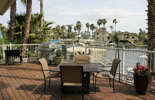 Discovery Bay House | Gorgeous Waterfront Home with Hot Tub