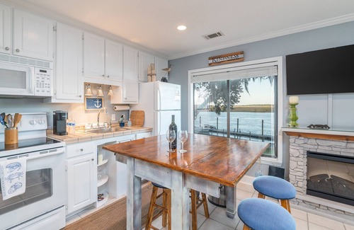 Beaufort Condo | Gorgeous Waterfront Battery Creek Retreat