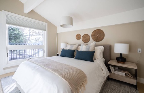 Central Saanich Villa | Gorgeous waterfront paradise
