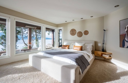 Central Saanich Villa | Gorgeous waterfront paradise