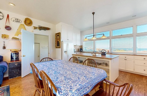 Fort Bragg House | Gorgeous waterfront home with easy beach access, free WiFi, & more