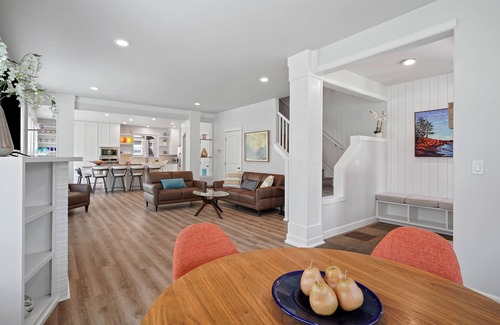 Boyd Acres House | Gorgeous Westsider Near River, Beautifully Renovated