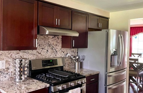 Williamsville House | Gorgeous Williamsville Home in Central Location