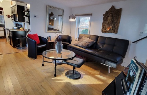 Traverse City House | Gorgeous wooded site 15 min from the heart of Traverse City.walk to swimming!