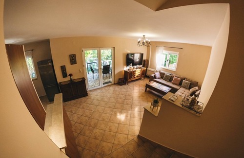 Hodbina Villa | Gorgeus Villa Gana by the river