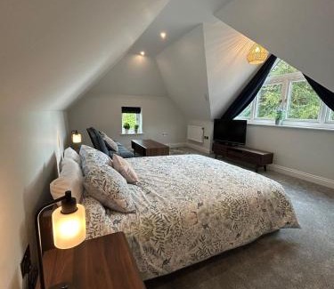Goring House | Goring River Retreat with Gym and Wellness Area