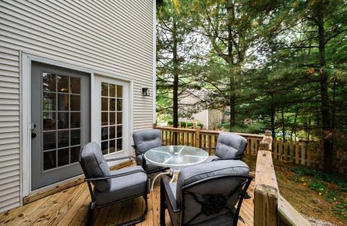 Traverse City House | Gorogeous Chic 2BDR Renovated Home near Downtown Sleeps 6 843