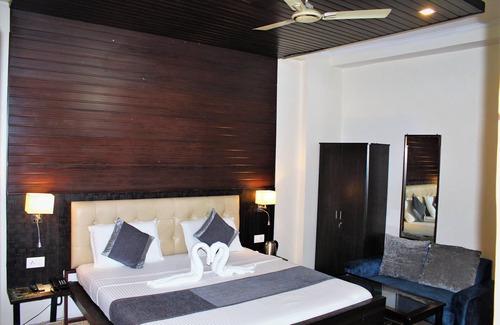 Bareilly Hotel | Goroomgo Krishna Residency Bareilly