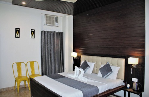 Bareilly Hotel | Goroomgo Krishna Residency Bareilly