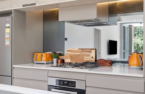 Gosford Apartment | Gosford Panorama Stadium & Water Views