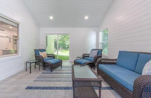 Saugatuck House | Goshorn 18 - Located in Goshorn Lake Resort - Shared pool - Lake access