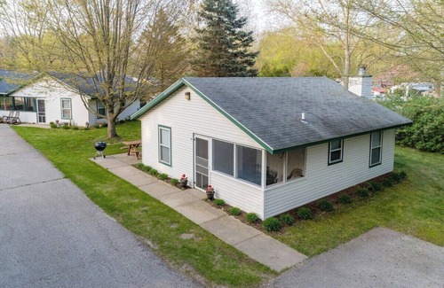 Saugatuck Cottage | Goshorn Lake Resort Cottage #21