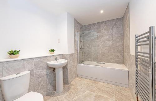 Heswall Apartment | Gospel Heights by Guestz