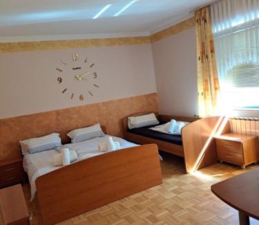 Trnovska House | Gostišče motel siva čaplja