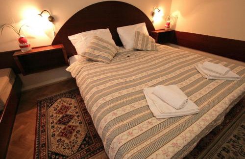 Kostanjevica na Krki House | Gostilna Žolnir