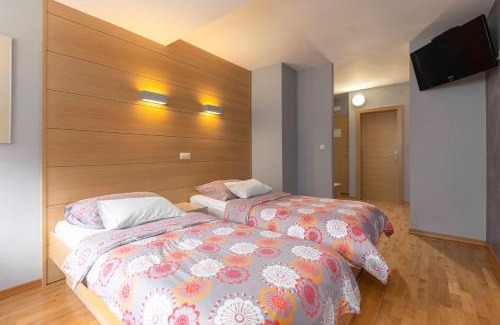 Hotavlje House | Gostilna Lipan