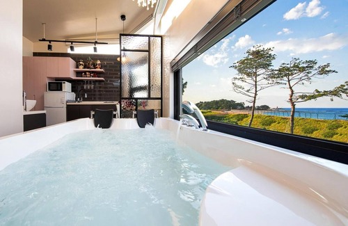 Toseong House | Gosung Christmas Pension
