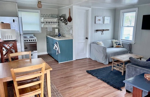 Geneva-on-the-Lake Cottage | GOTL Charming One Bedroom Lake Erie Cottage