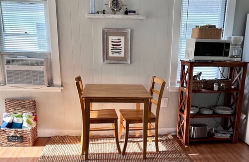 Geneva-on-the-Lake Cottage | GOTL Charming One Bedroom Lake Erie Cottage