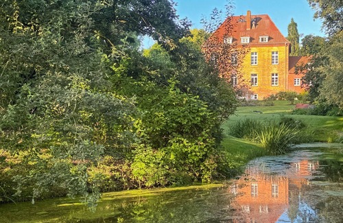 Warnkenhagen House | Gottin Manor House - Manor House