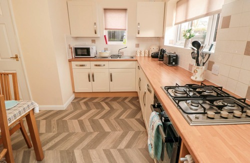 Flamborough Cottage | GOUGH BANK, pet friendly, with a garden in Flamborough