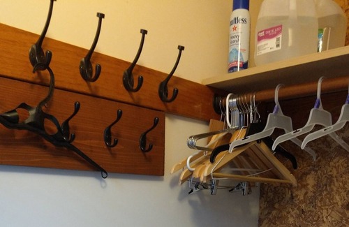 Independence House | Gourmet chefs: Outdoor wood-fired brick oven and herb garden for your use!