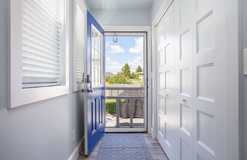 Narragansett House | Gourmet Kitchen, Air Conditioning, Walk to Beach