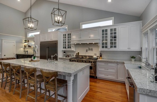 Windsor House | Gourmet Kitchen in Wine Country w/Hot Tub + Office
