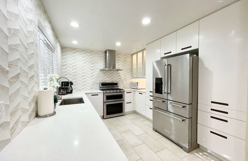 Rose Garden House | Gourmet Kitchen + Private Front Yard + Parking