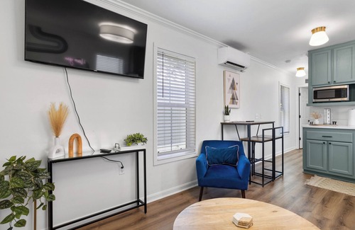 Ocean Springs Cottage | Government St Cottage DT Ocean Springs! Golf cart included!