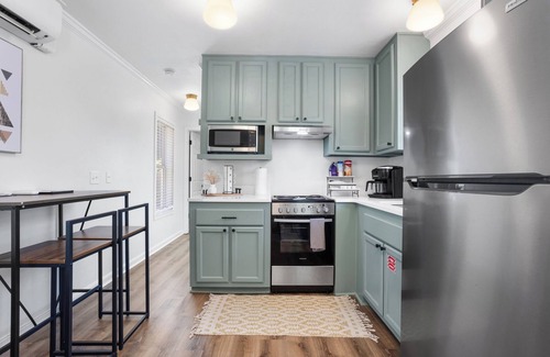 Ocean Springs Cottage | Government St Cottage DT Ocean Springs! Golf cart included!