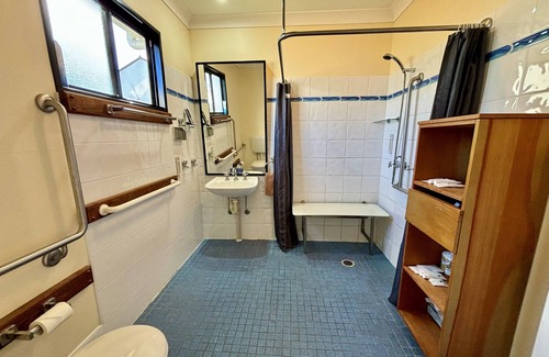 Burnt Pine Hotel | Governor's Lodge