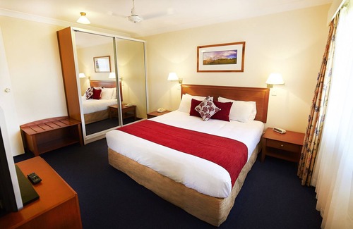 Burnt Pine Hotel | Governor's Lodge
