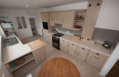 Crynant House | Gower Rhossili sleeps 12. Seaside, holiday home with large garden.