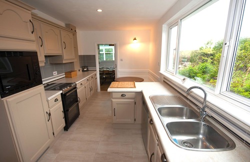 Crynant House | Gower Rhossili sleeps 12. Seaside, holiday home with large garden.