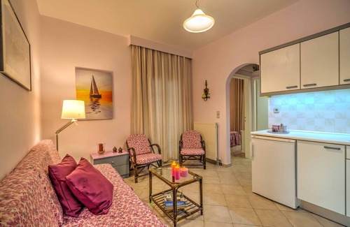 Agios Dimitrios Apartment | BBQ|Balcony|42Mbps|King|Backyard|Full Kitchen-1