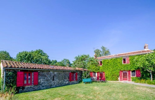 Saint-Christophe-du-Ligneron House | Grand Gite Nature, Idéal en Famille Entre Amis, 6 ch Piscine, Jardin, 12/14 p