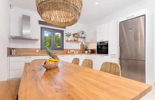Kamilari Villa | Villa Calma BOHO Style,family friendly, salt water Pool, large home