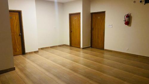 Uttara Hotel | GR MEET & GREET