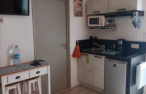 Hillion Apartment | GR34, STUDIO "ESTRELLA", COSY LITTLE COCOON