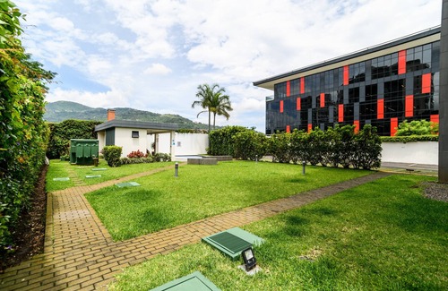 Escazu Apartment | GR3AT Location! Apartment in Tr3jos MonteAlegre