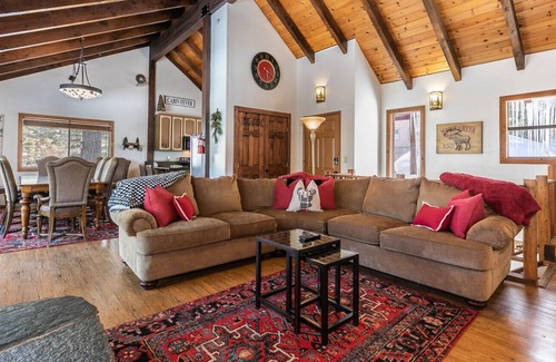 Kingswood Estates House | GR8 6BR Home! Hot Tub, Views, 10 Min to Lake, Hiking Trail!