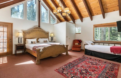 Kingswood Estates House | GR8 6BR Home! Hot Tub, Views, 10 Min to Lake, Hiking Trail!