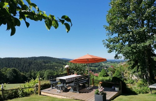 Grainet Apartment | Grabmeier holiday flat - number 3’ with mountain view, balcony and Wi-Fi