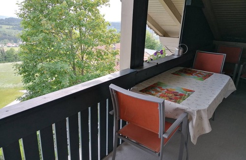 Grainet Apartment | Grabmeier holiday flat - number 3’ with mountain view, balcony and Wi-Fi