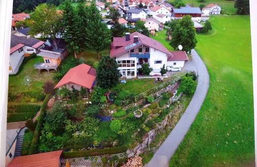 Grainet Apartment | ‘Grabmeier - Nummer 1’ holiday flat with mountain views, private terrace and Wi-Fi