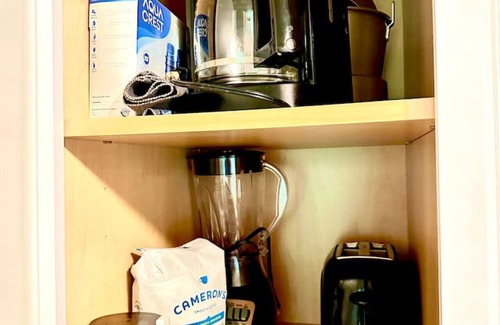 Port Washington Apartment | Grace Adventure House, walk to Port, Lake Michigan