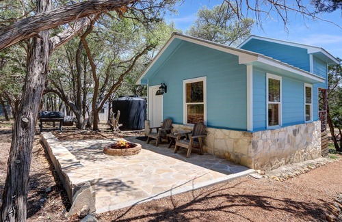 Blanco Cabin | Grace Cabin I Charming 2/1 in Blanco!