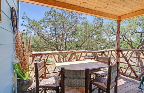 Blanco Cabin | Grace Cabin I Charming 2/1 in Blanco!
